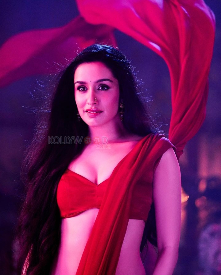 Stree 2 Heroine Shraddha Kapoor in a Ravishing Red Saree Photos 04