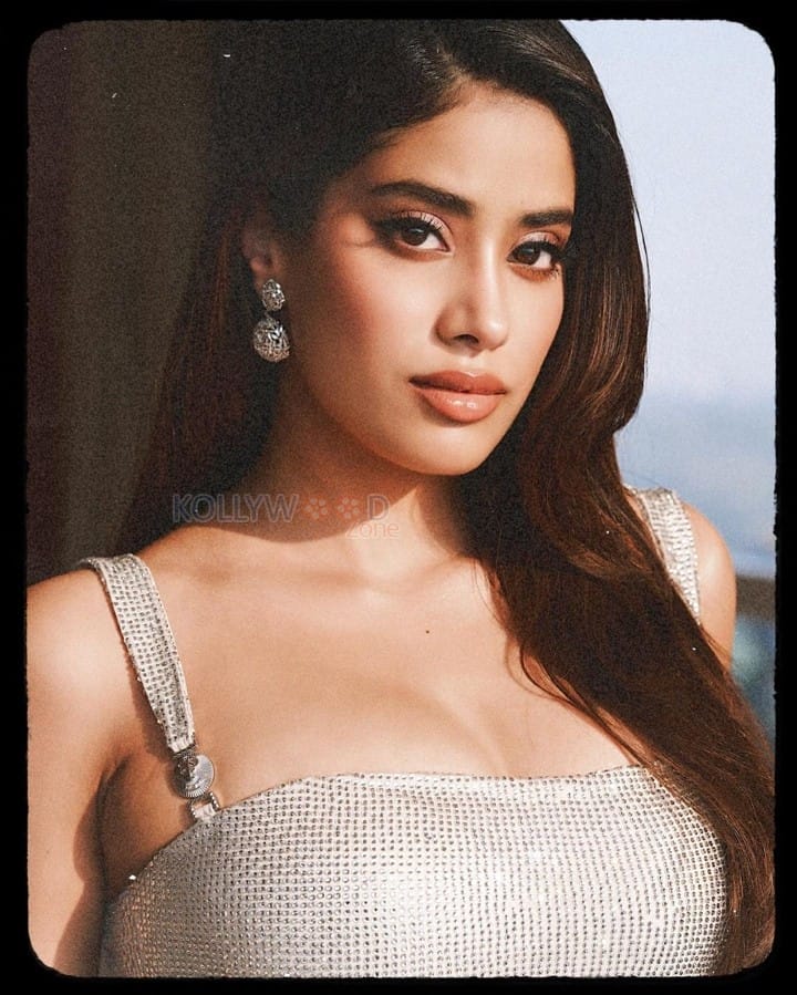 Striking Janhvi Kapoor In A Cricket Themed Silver And Gray Shimmery ...