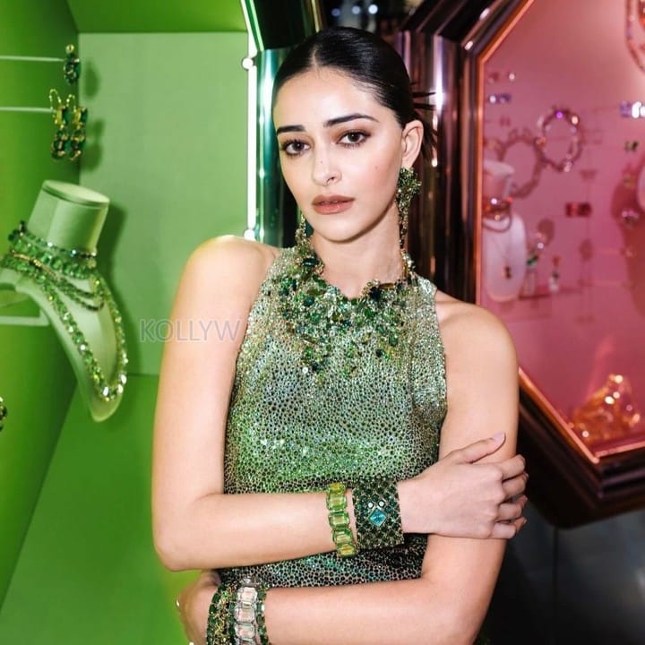 Stunning Ananya Panday in a Glittery Green Bodycon Dress at Swarovski Exhibition Photos 04