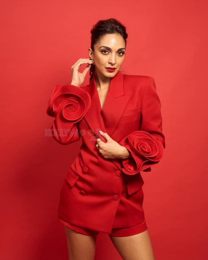 Stunning Beauty Kiara Advani in a Red Blazer Dress Pictures 06