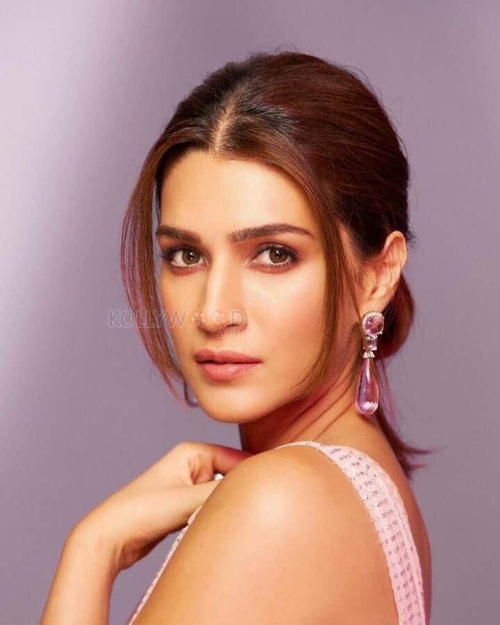 Stunning Beauty Kriti Sanon Pictures 01