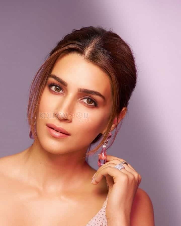 Stunning Beauty Kriti Sanon Pictures 02