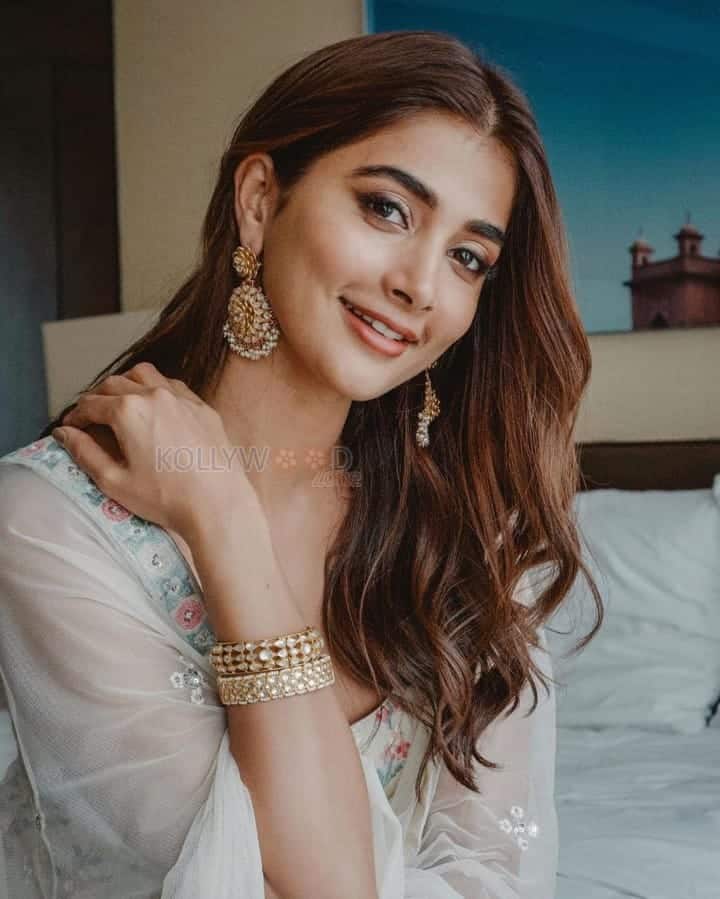 Stunning Pooja Hegde in a Floral Anarkali Outfit Photos 01