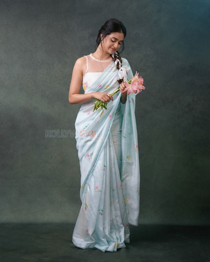 Stylish Keerthy Suresh in a Pastel Blue Floral Saree with Sleeveless Blouse Photos 04