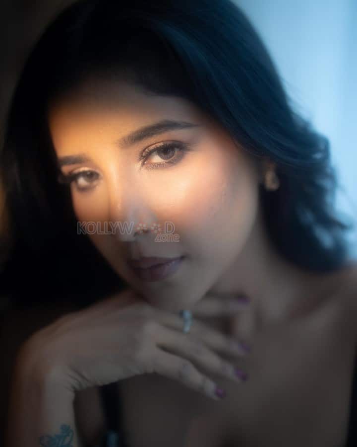 Stylish Sakshi Agarwal in a Black Narrow Slit Dress Photos 06