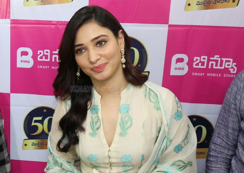 Tamanna At The Launch Of B New Th Mobile Store At Vijayanagaram Photos