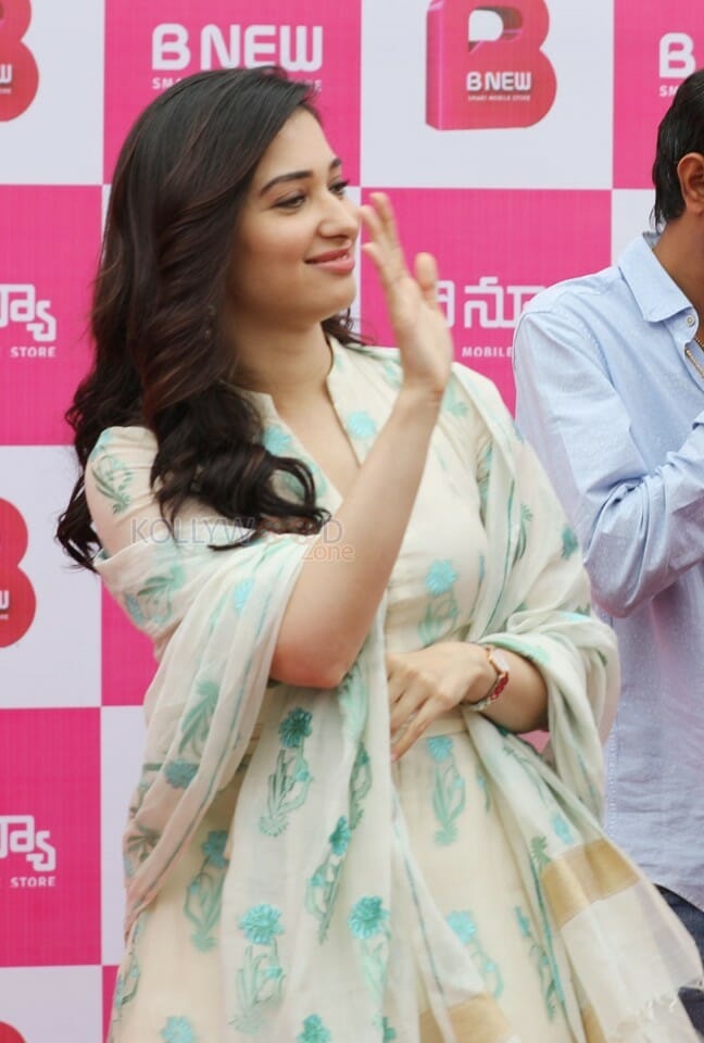 Tamanna At The Launch Of B New Th Mobile Store At Vijayanagaram Photos