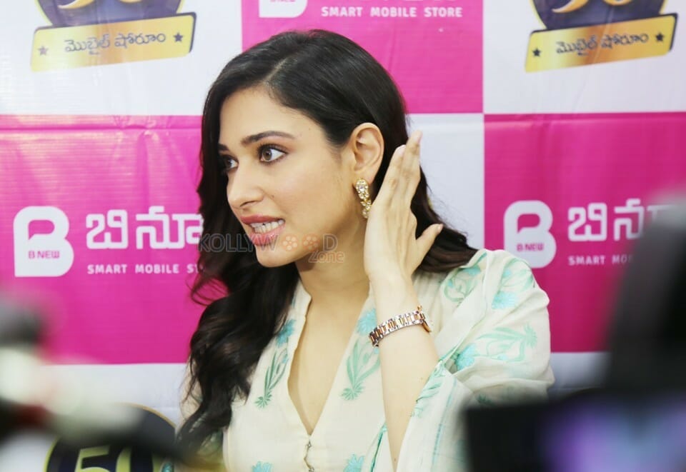 Tamanna At The Launch Of B New Th Mobile Store At Vijayanagaram Photos