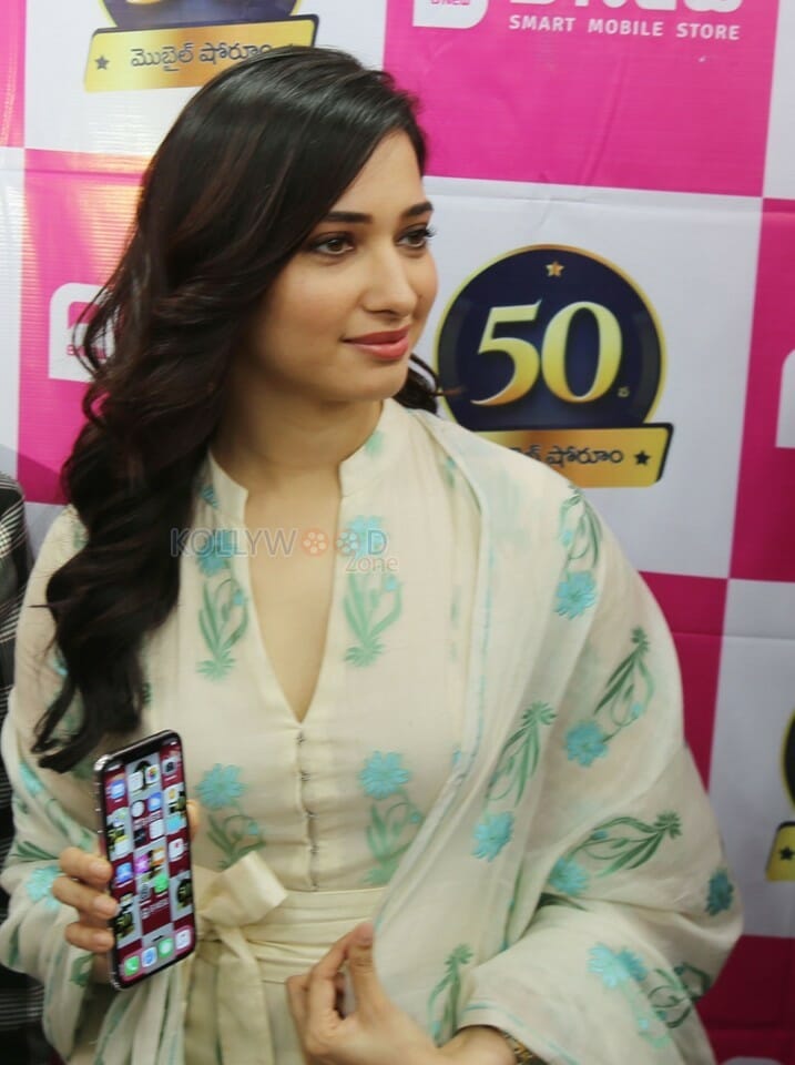 Tamanna At The Launch Of B New Th Mobile Store At Vijayanagaram Photos