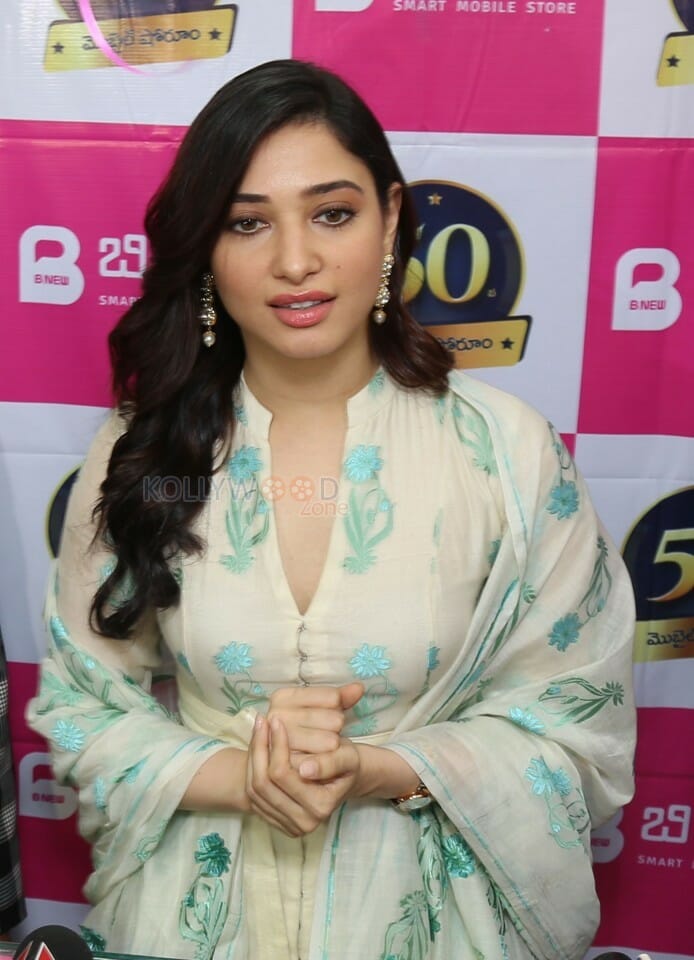 Tamanna At The Launch Of B New Th Mobile Store At Vijayanagaram Photos