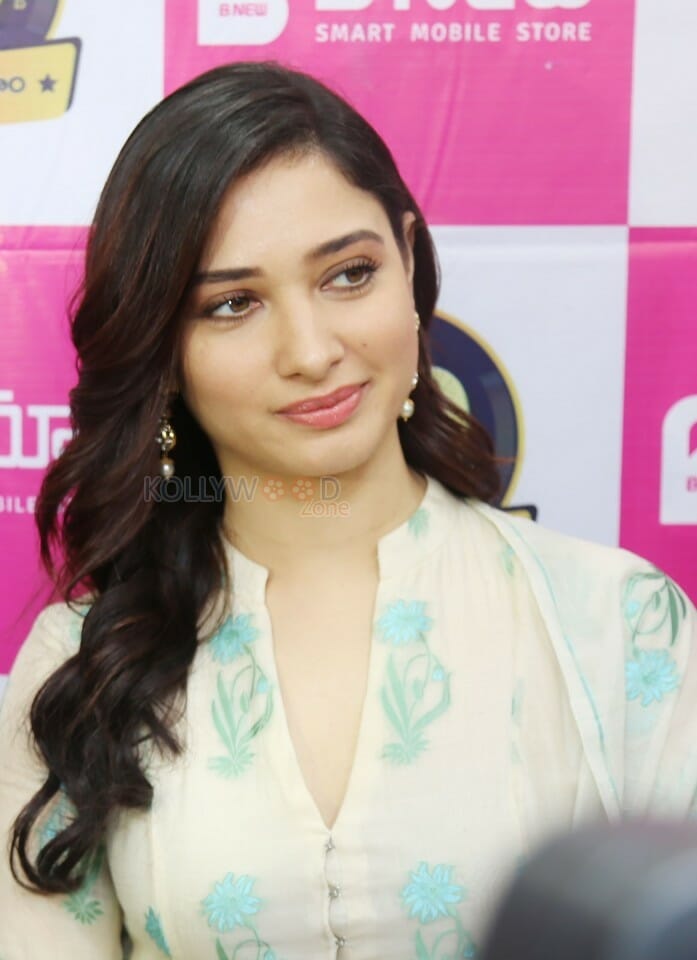 Tamanna At The Launch Of B New Th Mobile Store At Vijayanagaram Photos