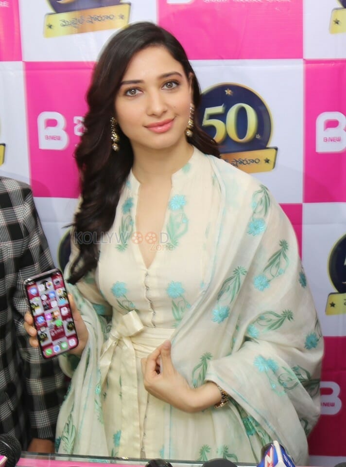 Tamanna At The Launch Of B New Th Mobile Store At Vijayanagaram Photos