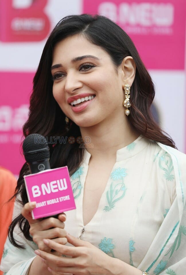 Tamanna At The Launch Of B New Th Mobile Store At Vijayanagaram Photos