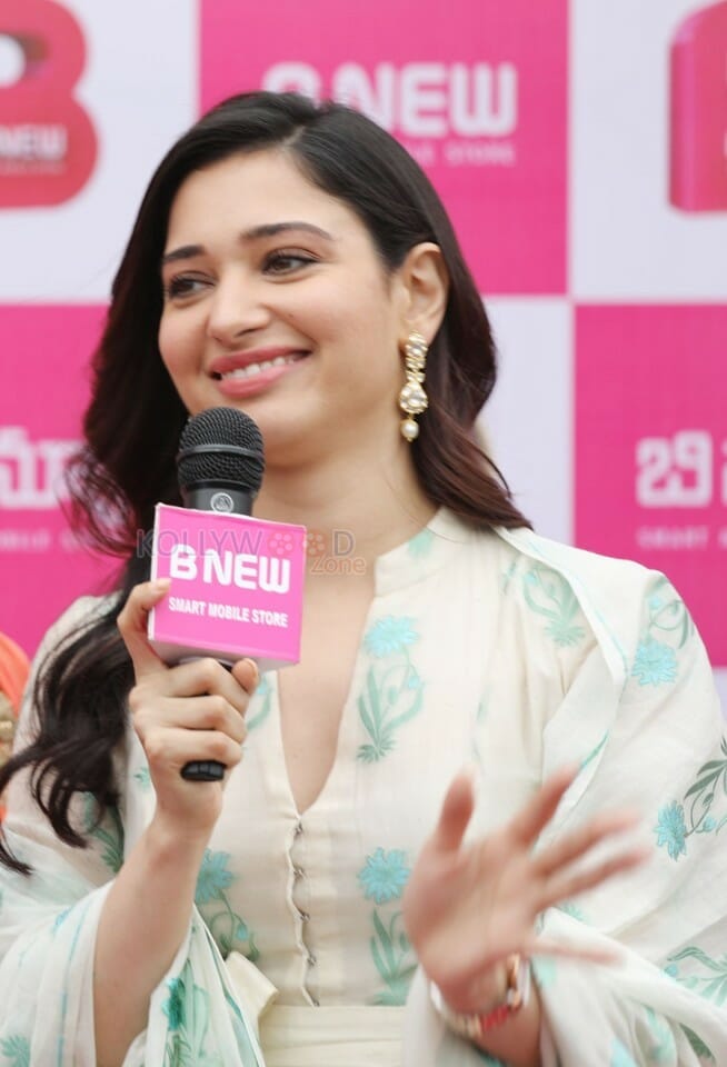 Tamanna At The Launch Of B New Th Mobile Store At Vijayanagaram Photos