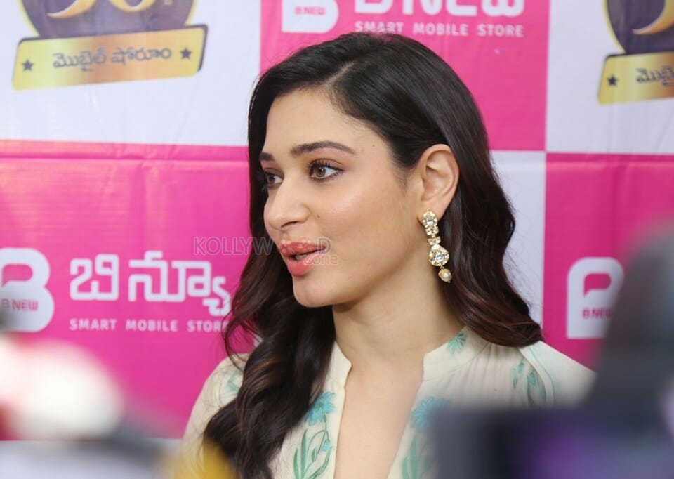 Tamanna At The Launch Of B New Th Mobile Store At Vijayanagaram Photos