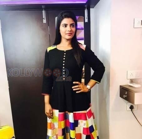 Tamil Actress Aishwarya Rajesh New Photos