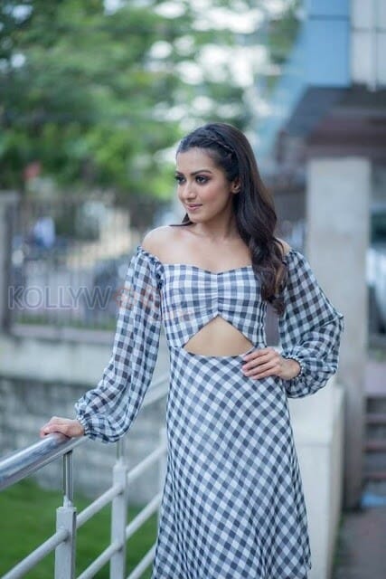 Tamil Actress Catherine Tresa New Photos