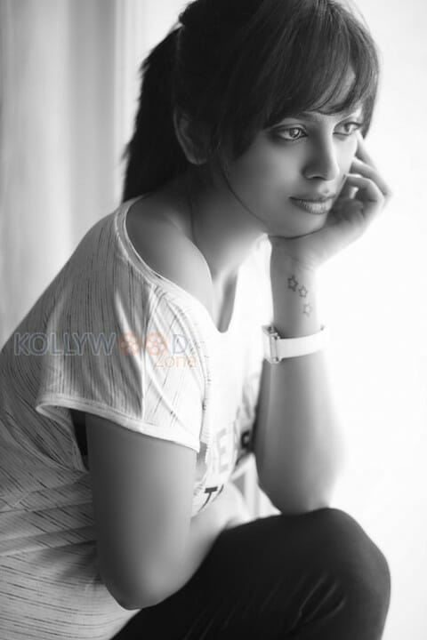 Tamil Actress Nandita Swetha New Photoshoot Pictures