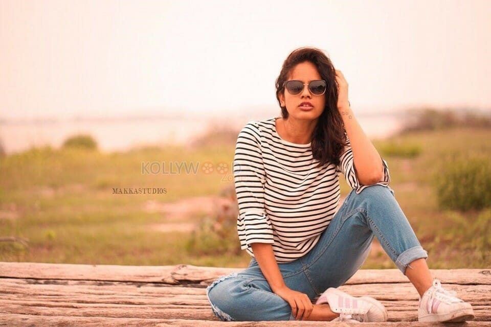 Tamil Actress Nandita Swetha Photoshoot Pictures