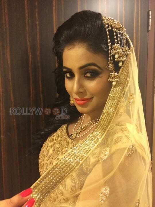 Tamil Actress Poorna Sexy Pics