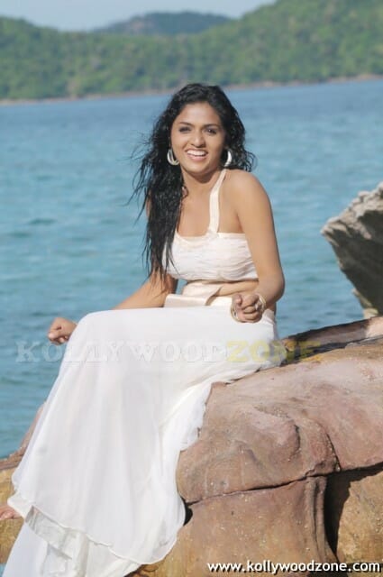 Tamil Actress Sunaina Photo Gallery