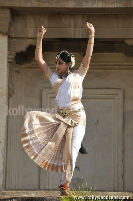 Tapsee In Traditional Saree Photos