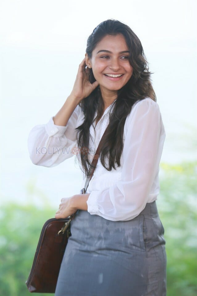 Taramani Tamil Movie Heroine Andrea Jeremiah Photos