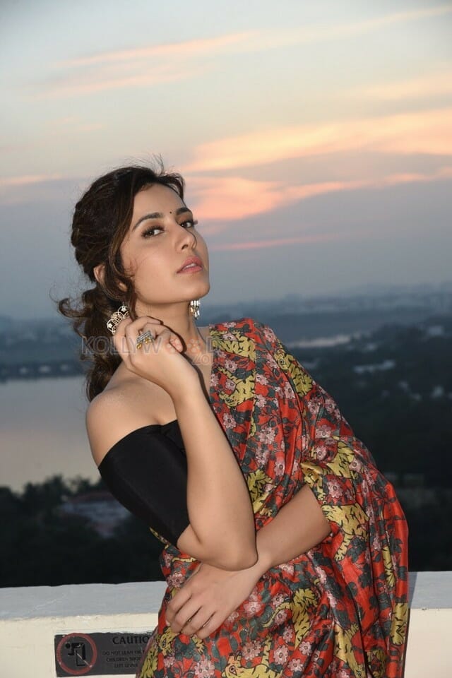 Teen Actress Raashi Khanna New Photoshoot Pictures