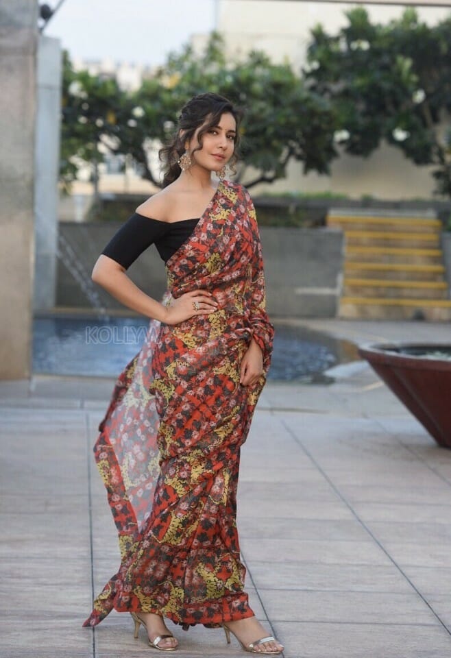 Teen Actress Raashi Khanna New Photoshoot Pictures