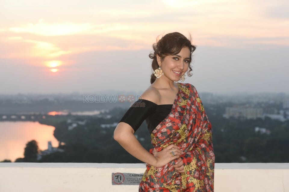 Teen Actress Raashi Khanna New Photoshoot Pictures