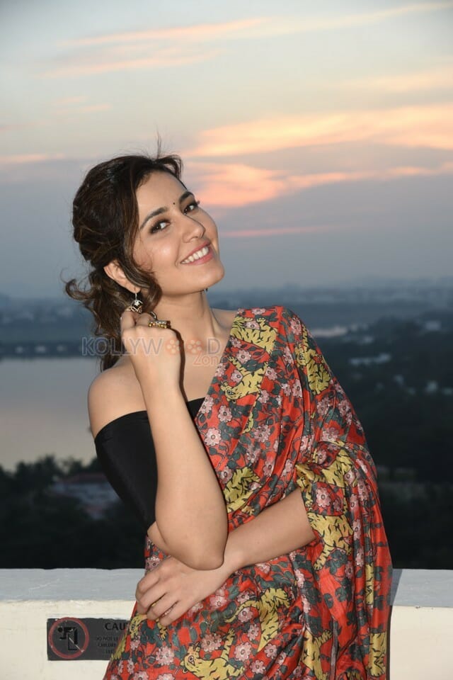 Teen Actress Raashi Khanna New Photoshoot Pictures