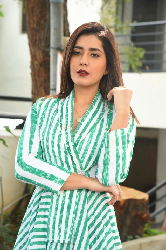 Telugu Actress Raashi Khanna Interview Pictures