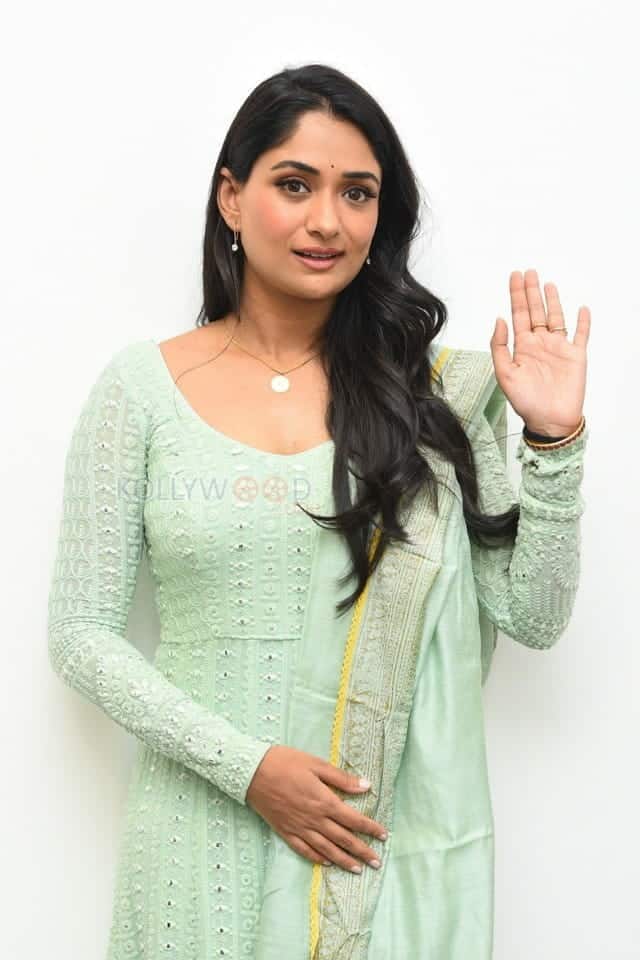 Telugu Actress Sandhya Raju at Natyam Movie Interview Pictures 09