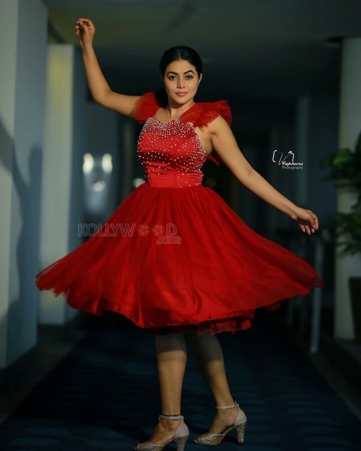 Thalaivi Movie Actress Poorna Photoshoot Stills