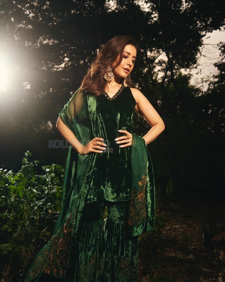 Tollywood Actress Raashii Khanna in a Green Velvet Organza Silk Embroidered Floral V Neck Sharara Set Photos 08