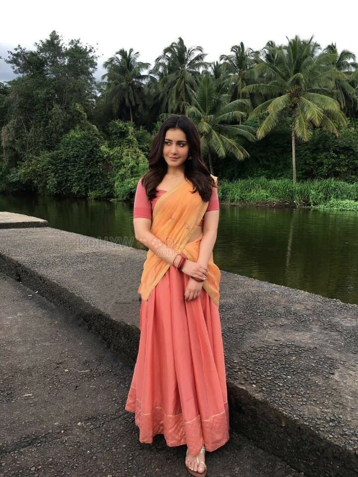 Tughlaq Durbar Heroine Raashi Khanna