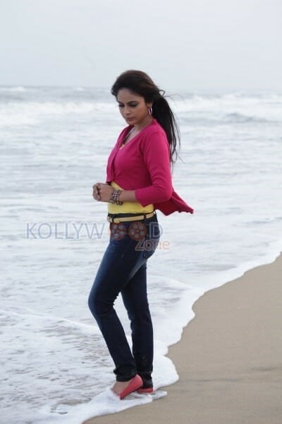 Uppu Karuvadu Movie Heroine Nandita Stills