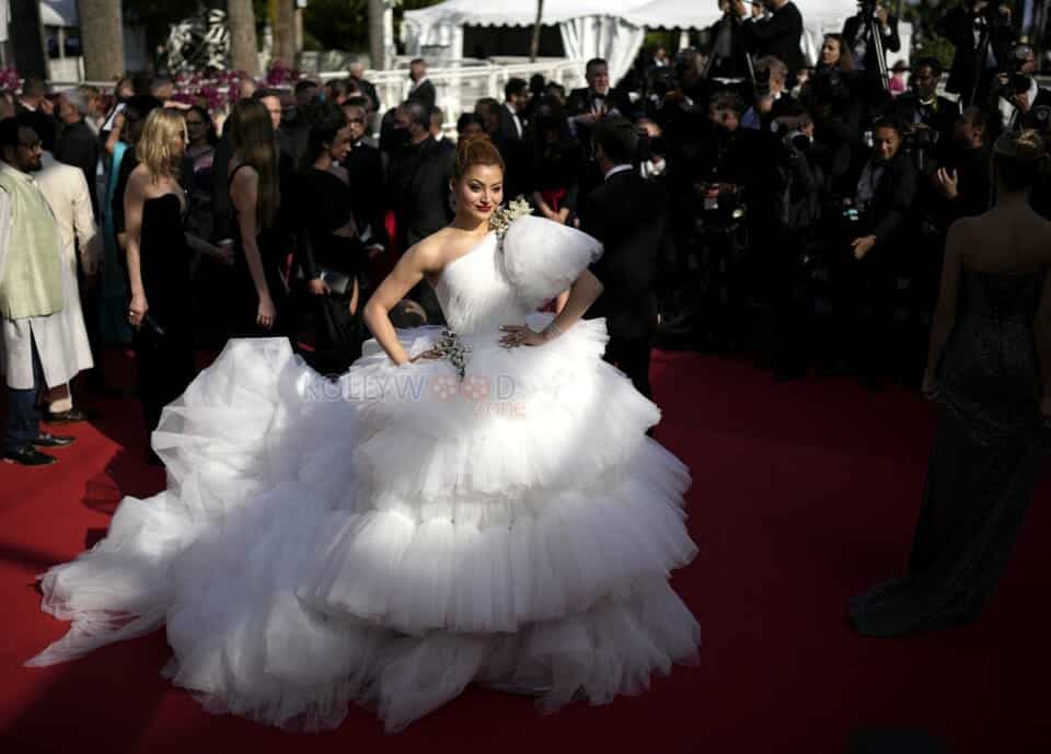 Urvashi Rautela at Cannes 2022 Red Carpet Pictures 04