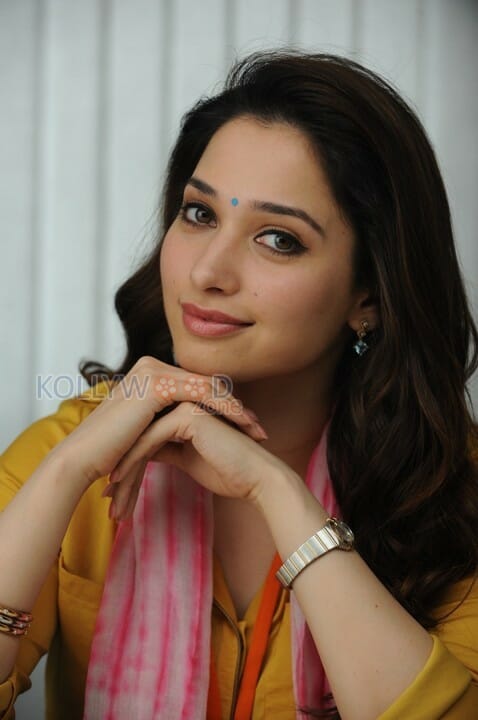 Vasuvum Saravananum Onna Padichavanga Heroine Tamanna Stills