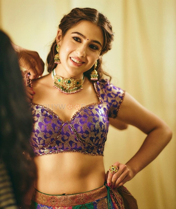 Vintage Beauty Sara Ali Khan in a Stunning Lehenga Choli Photos 04