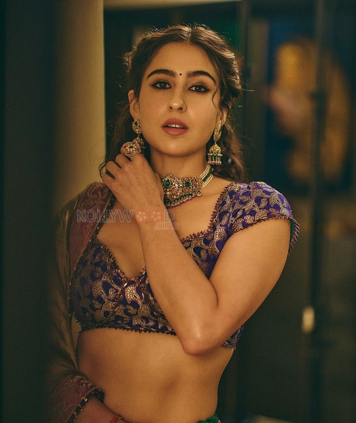 Vintage Beauty Sara Ali Khan in a Stunning Lehenga Choli Photos 08