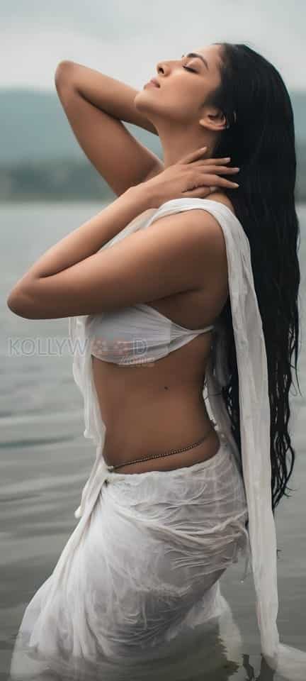 Wet and Wild Malavika Mohanan Hot Photos 04