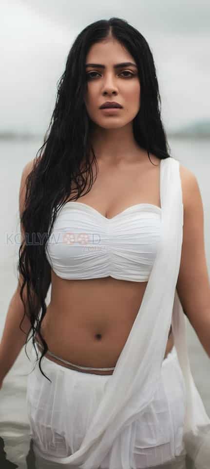 Wet and Wild Malavika Mohanan Hot Photos 05