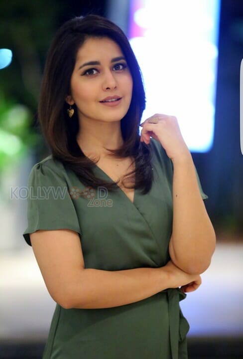 Young Beautiful Actress Raashi Khanna Pictures