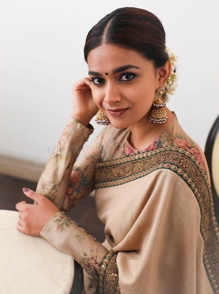 beautiful keerthy suresh saree photoshoot pictures