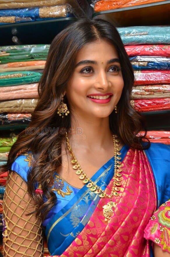 pooja hegde at the launch of anutex shopping mall photos