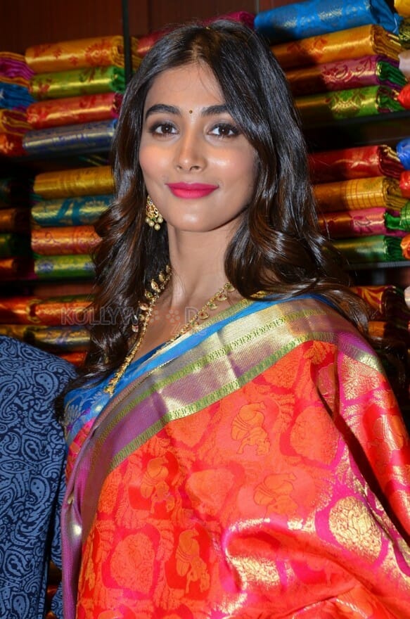 pooja hegde at the launch of anutex shopping mall photos