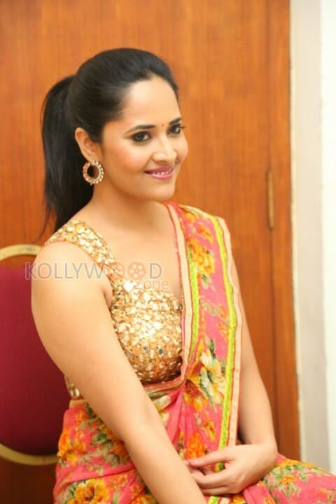 Actress Anasuya Spicy Saree Photos