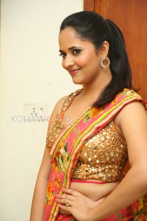 Actress Anasuya Spicy Saree Photos