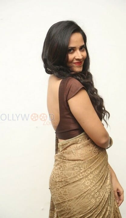 Actress Anasuya Spicy Saree Pictures